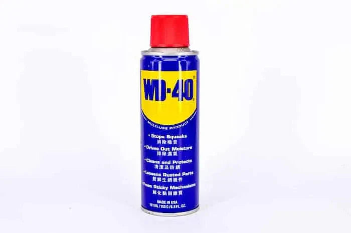 Leštění světlometů pomocí WD-40: Funguje to?